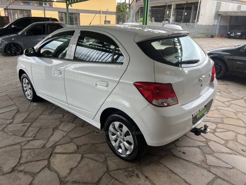 CHEVROLET - ONIX - 2013/2013 - Branca - R$ 42.900,00