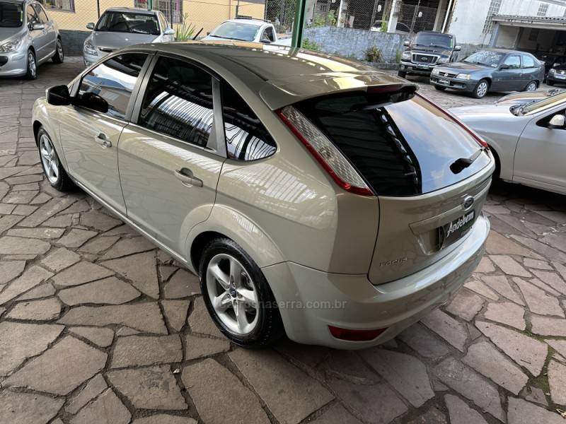 FORD - FOCUS - 2010/2011 - Prata - R$ 42.900,00