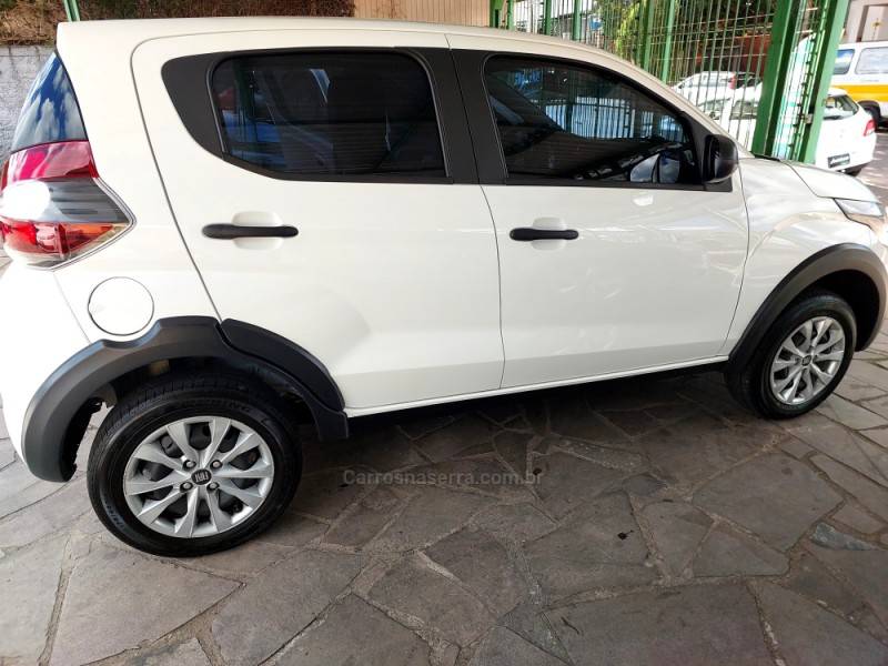 FIAT - MOBI - 2023/2024 - Branca - R$ 53.900,00