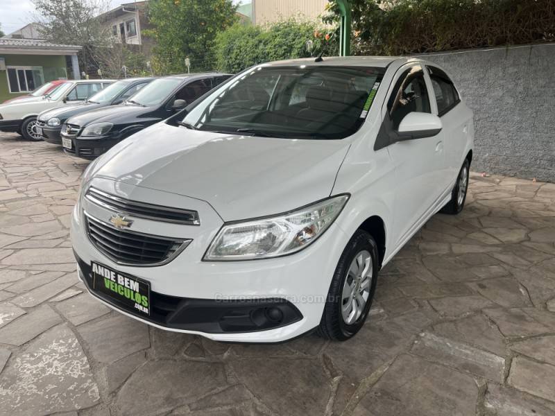 CHEVROLET - ONIX - 2013/2013 - Branca - R$ 42.900,00