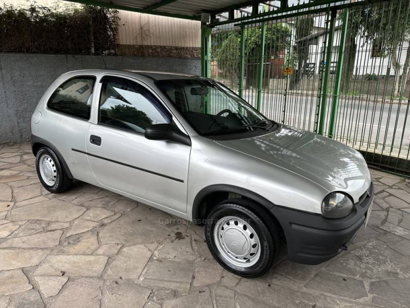 CHEVROLET - CORSA - 1996/1996 - Prata - R$ 14.000,00