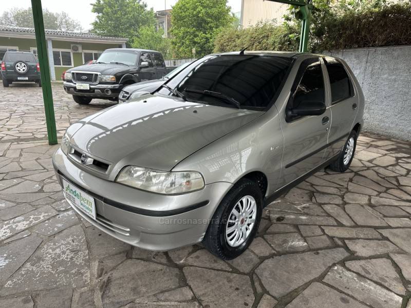 FIAT - PALIO - 2001/2001 - Bege - R$ 15.900,00