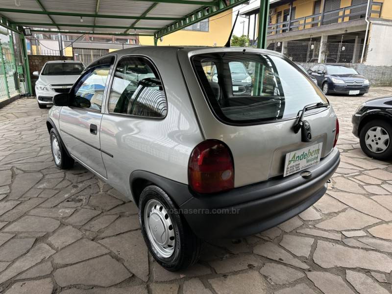 CHEVROLET - CORSA - 1996/1996 - Prata - R$ 14.000,00