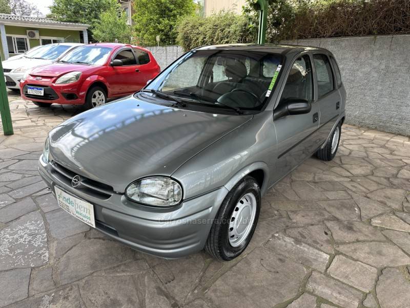 CHEVROLET - CORSA - 1998/1998 - Cinza - R$ 14.500,00