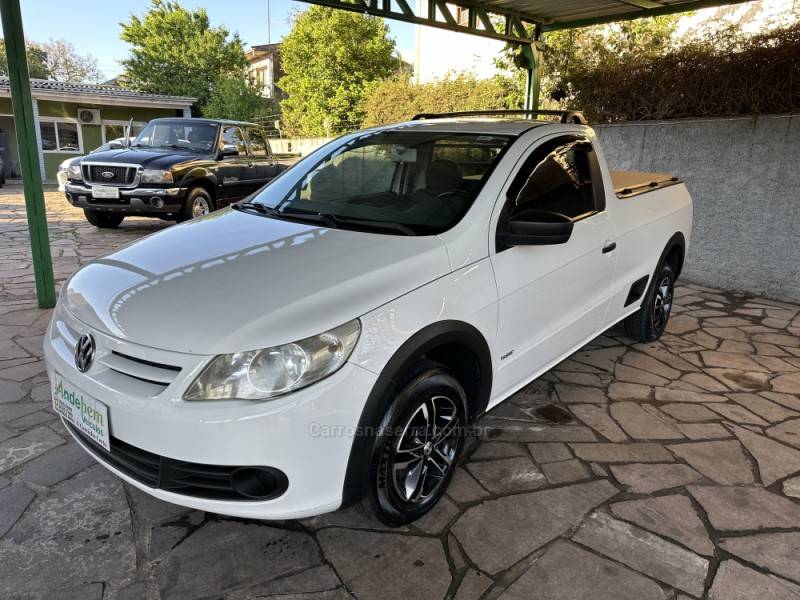 VOLKSWAGEN - SAVEIRO - 2012/2013 - Branca - R$ 45.900,00