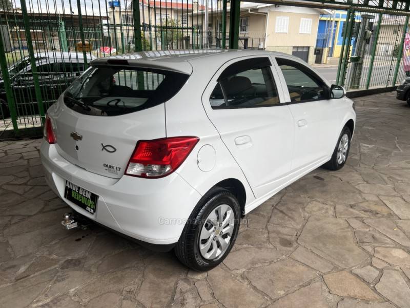 CHEVROLET - ONIX - 2013/2013 - Branca - R$ 42.900,00