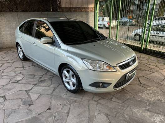 FORD - FOCUS - 2010/2011 - Prata - R$ 42.900,00