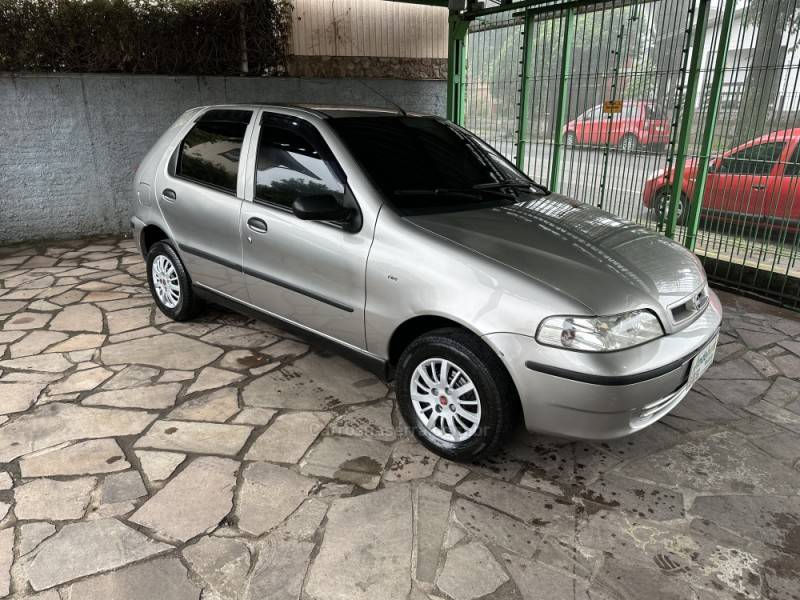 FIAT - PALIO - 2001/2001 - Bege - R$ 15.900,00